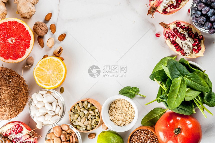 一套有机健康饮食品超级食品豆类豆类坚果种子绿色水果和蔬菜白色背景复制空间图片