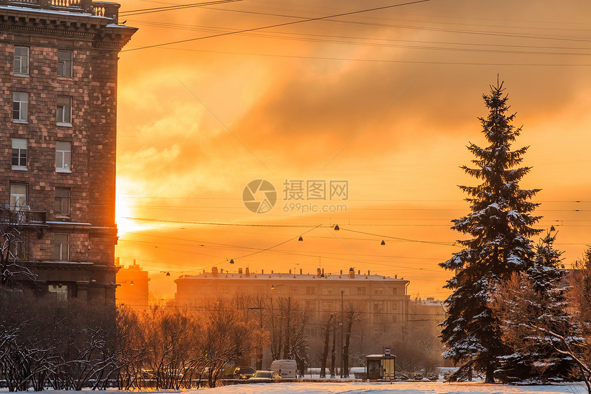 冬天黎明时分在圣彼得堡的街道图片