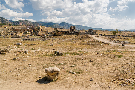 土耳其Denizli省Pamukkale附近古代希拉波利斯废图片