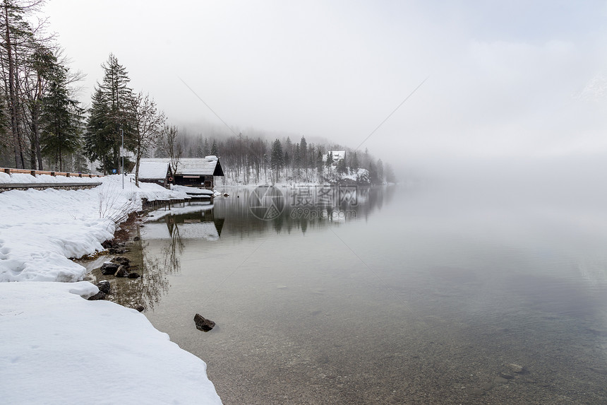 Bohinj湖冬季图片