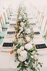 餐厅用鲜花装饰婚礼图片