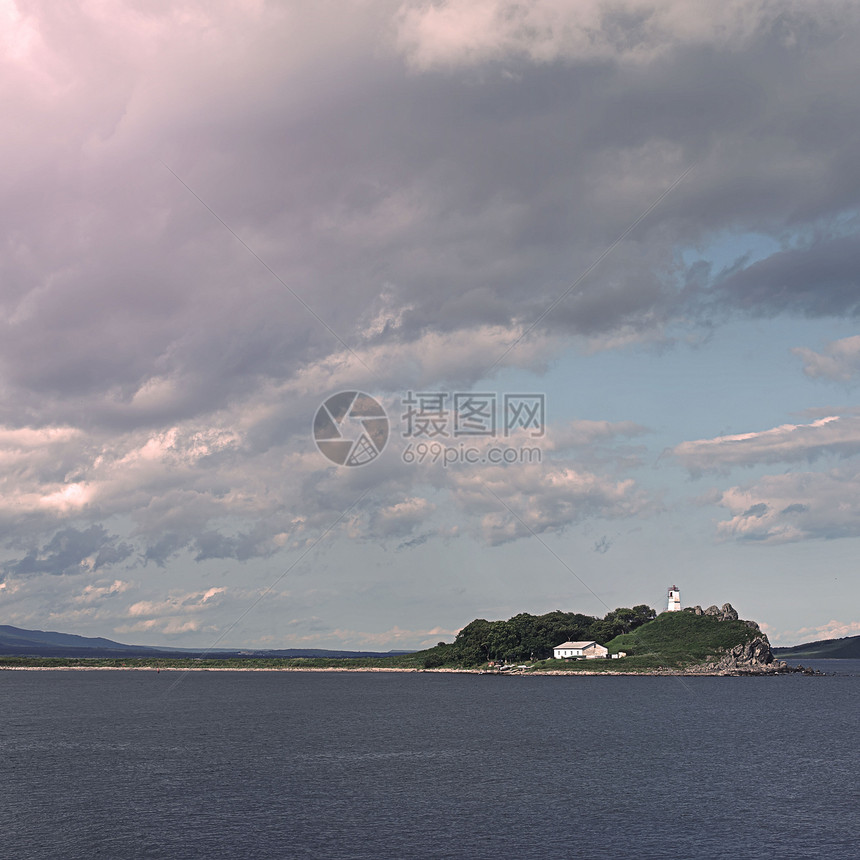 阴郁的海景线地平线海灯塔自然图片