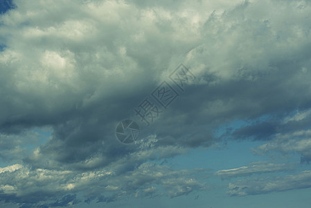 自然背景与云雾天气中的天空相伴图片