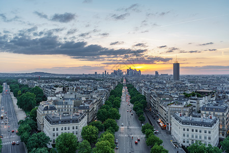 巴黎天际线的黄昏与ladefence图片