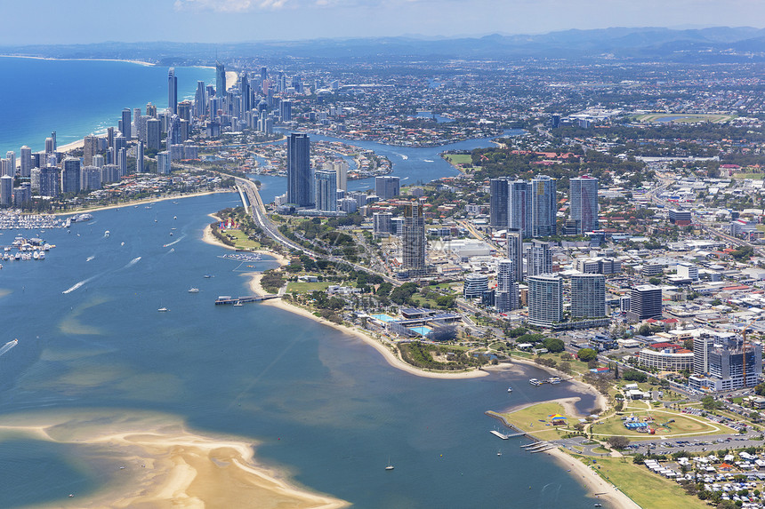 澳大利亚昆士兰州金海岸南港和冲浪天堂的阳光空中观测图片
