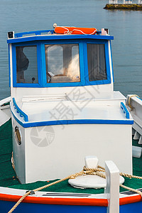 码头的渔船特写图片