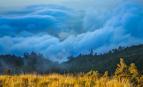 印度尼西亚隆博克岛甘农林雅尼山脊顶图片
