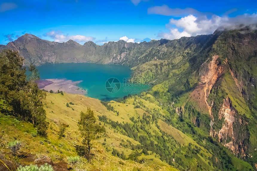 印度尼西亚隆博克岛贡ungRinjani火山卡路德图片