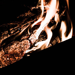 黑暗中的火焰烧烤图片
