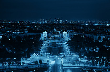 巴黎市天线屋顶观晚上与法国图片
