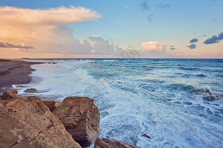 塞浦路斯沿海地中海岸外的日落图片