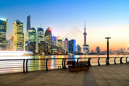 上海市区城市风景晚上反射在图片