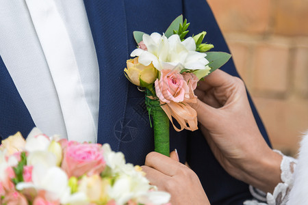 新娘领着婚礼花束的新图片