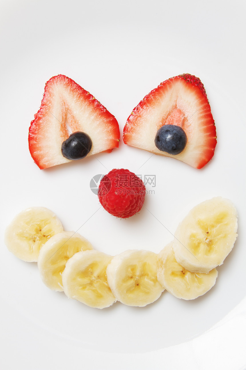 水果放在盘子上图片