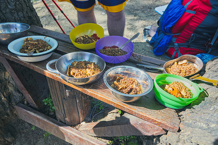 美味的麦片粥登山餐图片