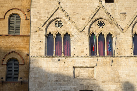 意大利Umbria市Perugia的Todi历史建筑图片