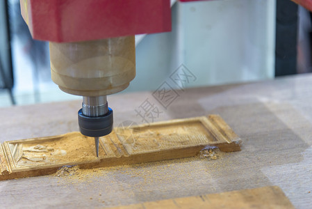 CNC铣削切割木质材料图片