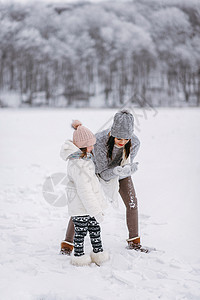 女人展示如何做雪球图片