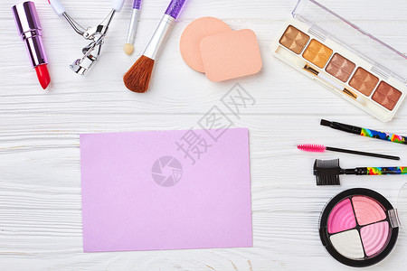 化妆品和设备空白的纸页签证登记图片