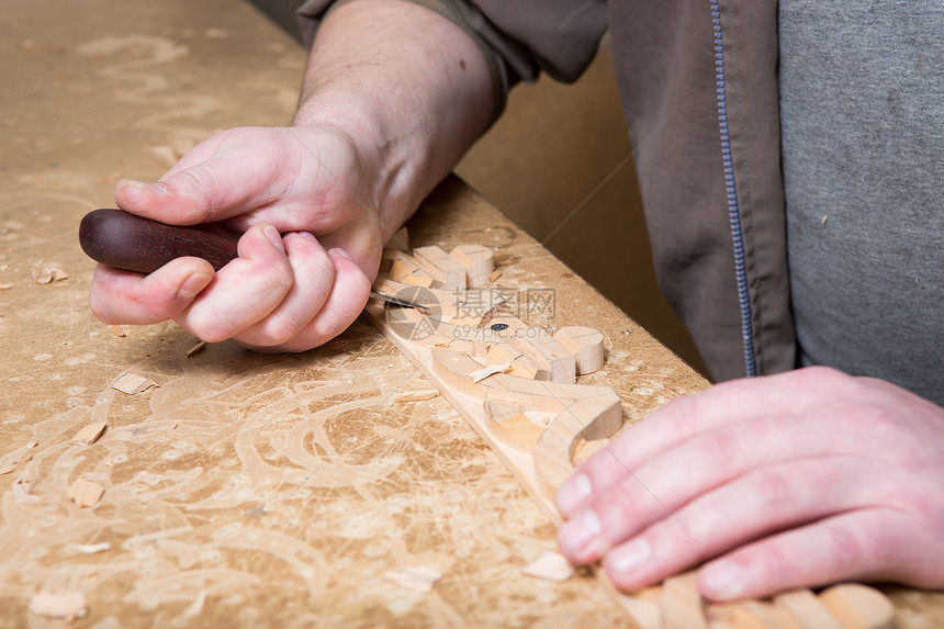 工匠木雕制作家具装饰品木雕手凿子工具图片