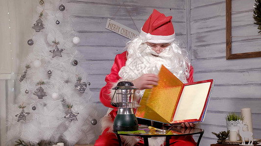 圣诞老人用魔法书图片