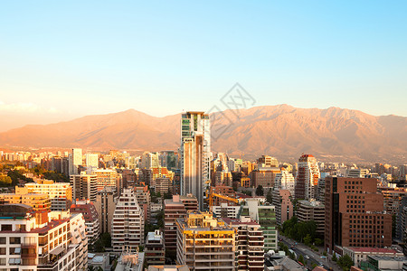 智利圣地亚哥拉斯孔德斯区伊西多拉戈耶内切亚的富裕社区图片