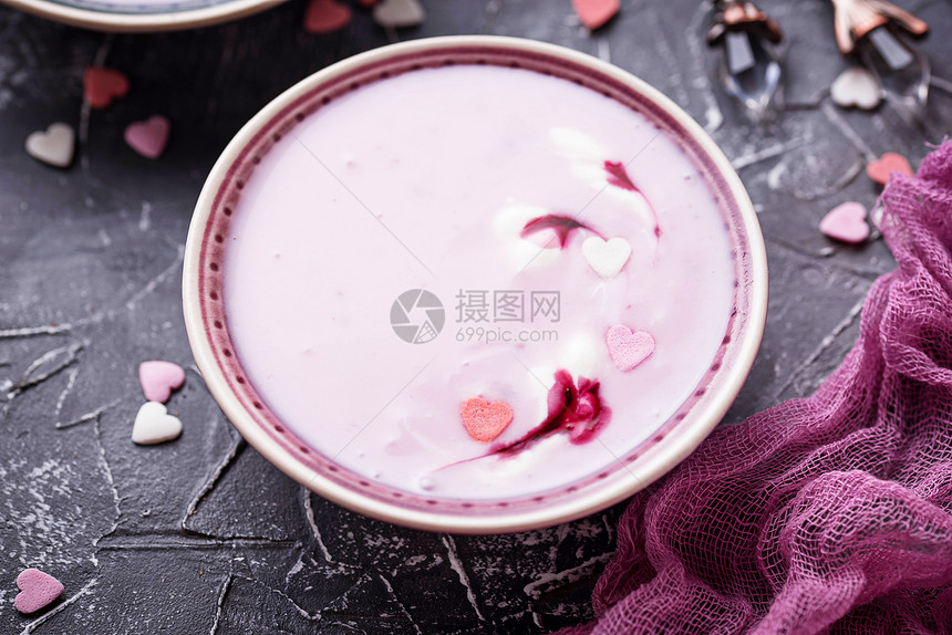 碗里甜的莓冰淇淋健康甜点图片