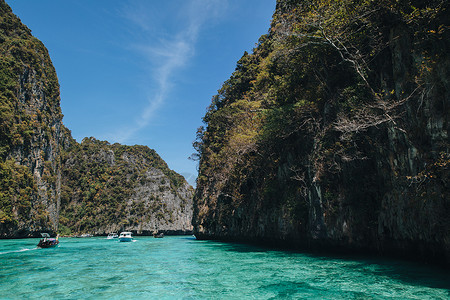 漂浮在泰国PhiPhi岛透明图片