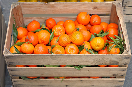 装满新鲜柑桔的水果盒采用生物技术种植图片