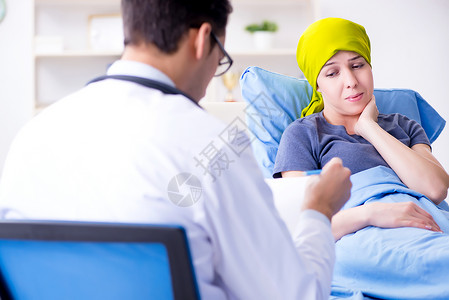 癌症病人看诊医生在诊所进图片