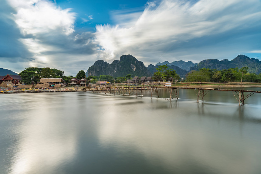 老挝VangVieng的Naw歌曲河上长图片