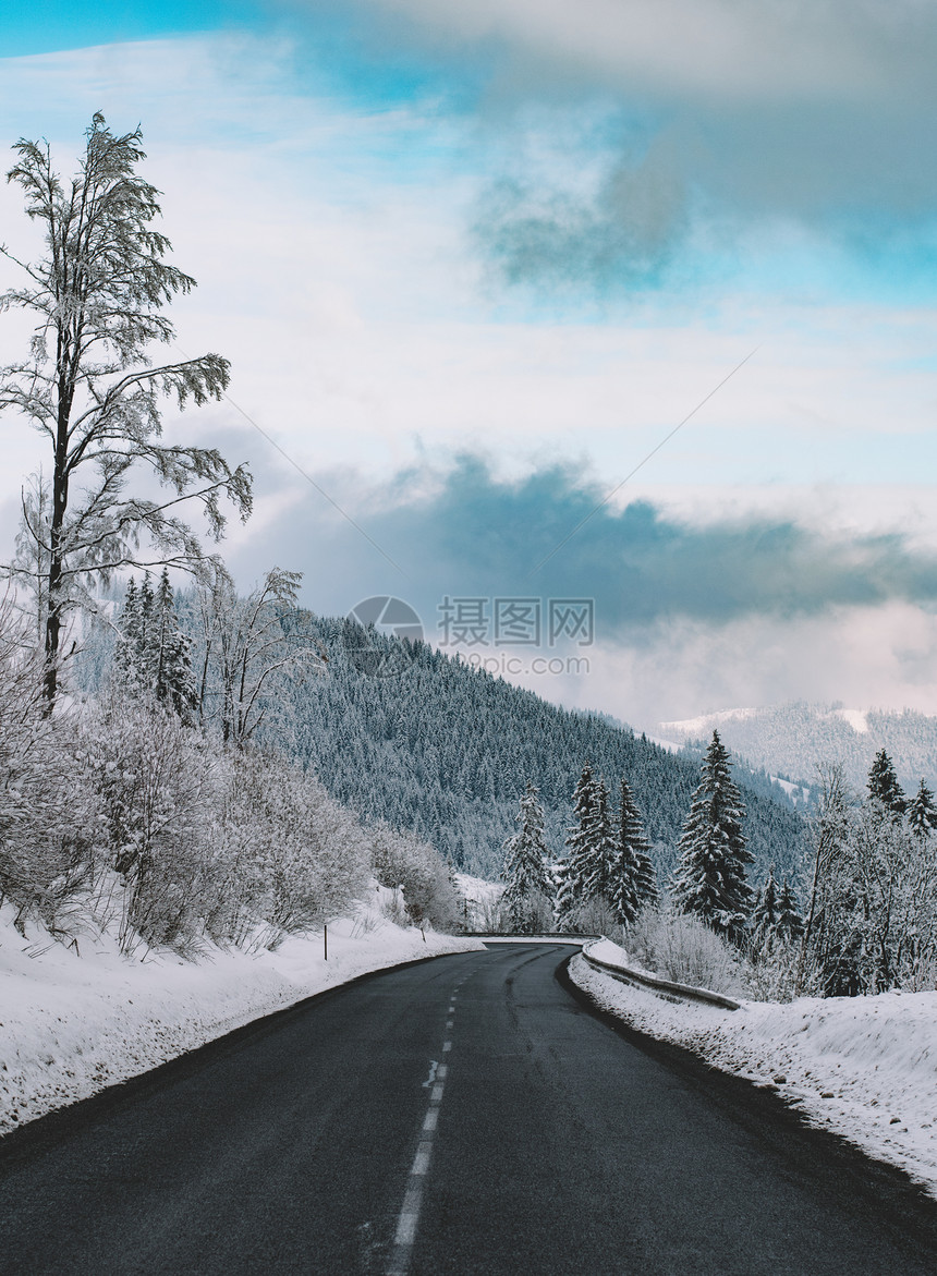 冬天的路冬季景观中的空路图片