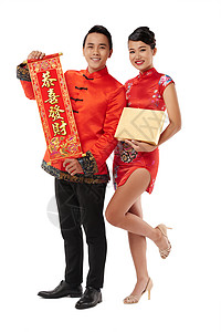 微笑的亚洲男女在新年赠送礼物和卷纸背景图片