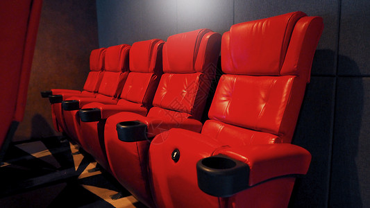 红色皮革电影院的影院座椅大小老旧图片