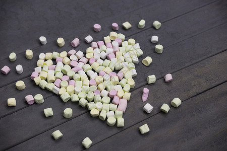 棉花糖心脏形状情人节的一图片