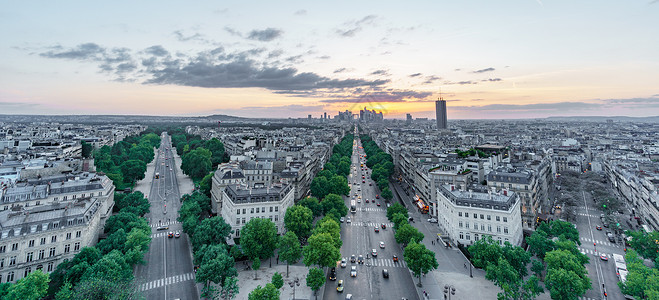 巴黎的天线与国防商业区及街道相隔宽角日落图片