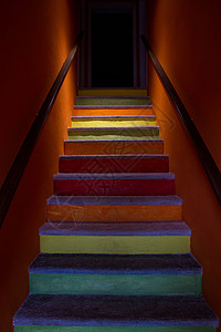 室内照明彩虹楼梯图片