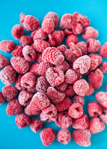 健康饮食和营养冷冻草莓果图片
