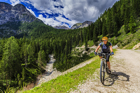 CortinadAmpezzo的旅游自行车图片