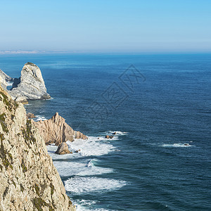 大西洋的岩石海岸在葡萄牙葡萄牙海岸线令人叹为观止的景图片