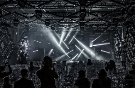 在特殊装备的房间内演示灯光效果莫斯科音乐和灯光设备展2016年9背景图片