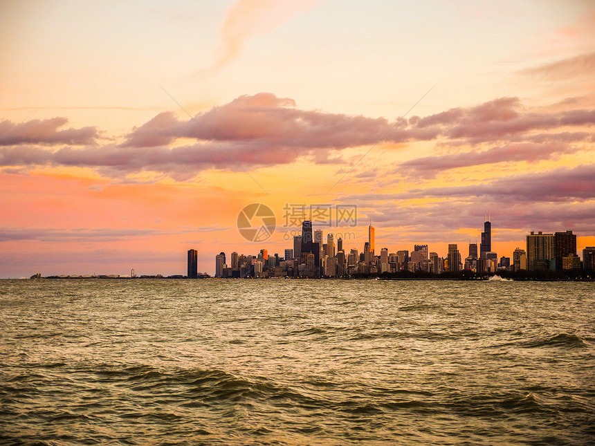 芝加哥城市天际线的壮丽日落景色图片