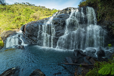 霍顿平原的贝克瀑布从斯里兰卡的贝利胡尔高清图片