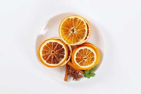 一盘干橙片配肉桂和茴香图片
