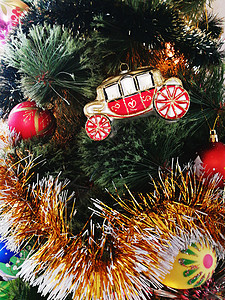 圣诞树玩具以皇家马车的形式图片