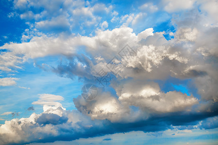 蓝天的云层天空背景和白积云在阳图片