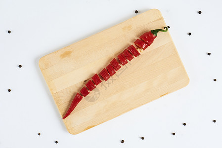 红辣椒在切割板图片