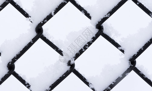 雪下铁丝围栏图片
