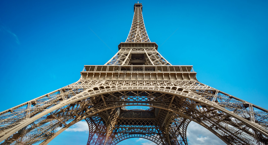 Eiffel铁塔的超宽角越过法国巴黎蓝天虫眼图片