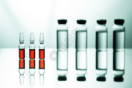医疗实验室软体玻璃器件中液体药剂组物体图片